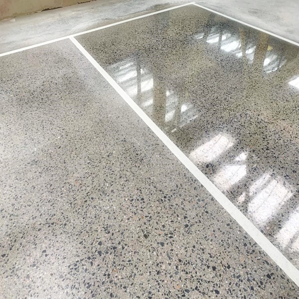 Parlatılmış beton zemin